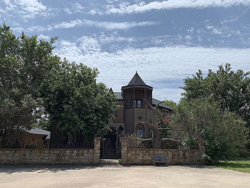 Exterior of Munster Mansion replica in Waxahachie, Texas