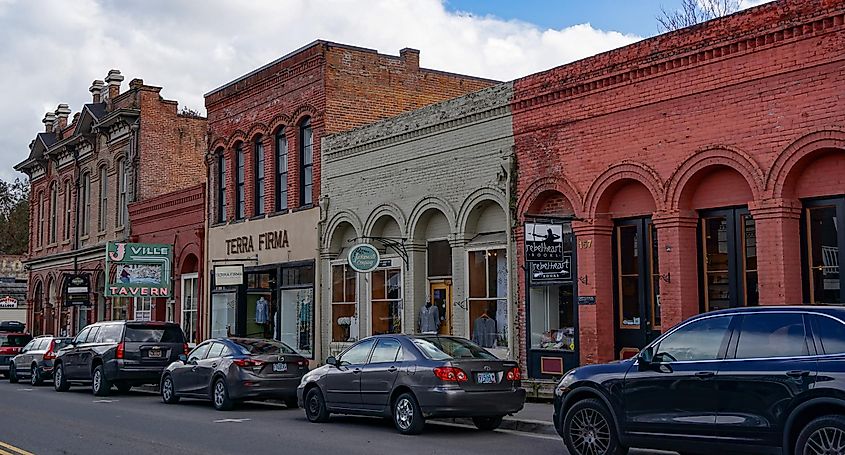 View of south side of California Street in downtown Historic District in Jacksonville, Oregon. Editorial credit: Underawesternsky / Shutterstock.com