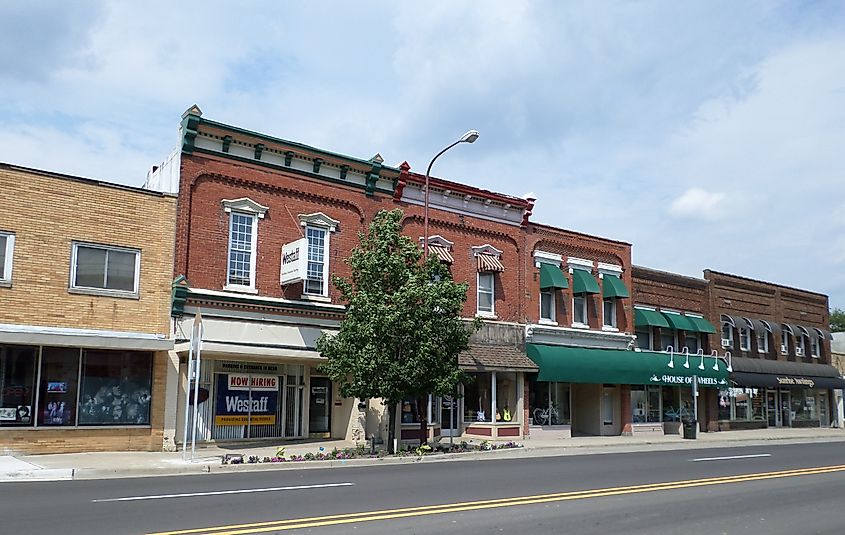 Owosso, Michigan. West Town Historic Commercial and Industrial District along Main Street (M-21). kennethaw88 - Own work via Wikipedia