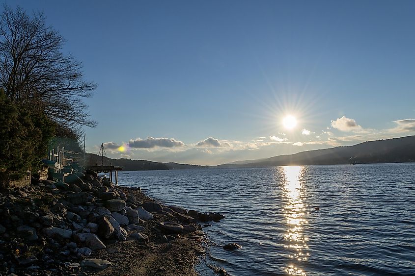 Озеро Гринвуд - озеро между штатами, расположенное как в Нью-Йорке, так и в Нью-Джерси