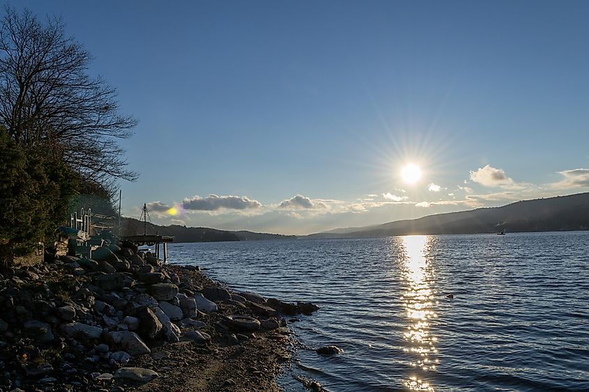 Greenwood Lake is an interstate lake locate in both New York and New Jersey