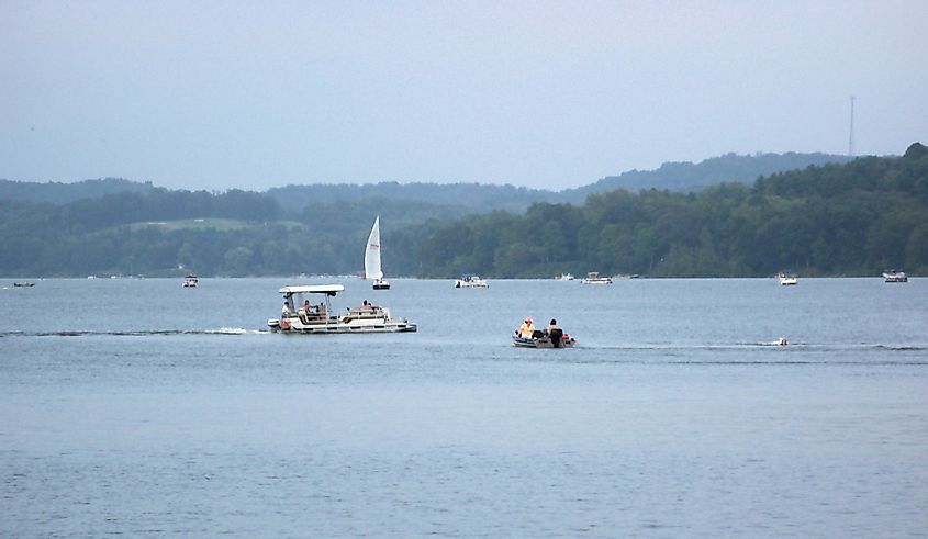 Boating in Atwood Lake, Ohio