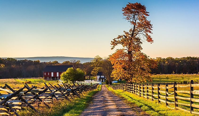 Dirt road to a farm and autumn colors in Gettysburg, Pennsylvania.