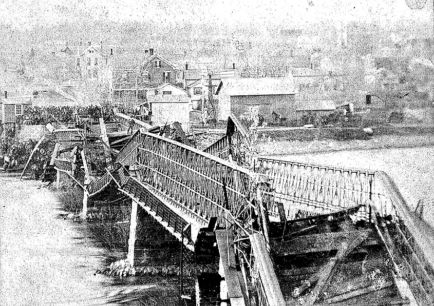 The Truesdell Bridge Collapse, view from downtown Dixon, looking north. Source: Charles Keyes, Wikimedia Commons