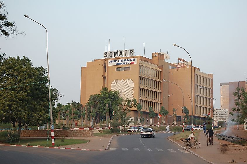 Somair building in Niamey, Niger (Roland Huziaker, CC BY-SA 2.0, via Wikimedia Commons)