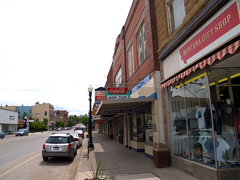 Main Street in Lewistown, Montana. Image credit R. Sieben via Wikimedia Commons