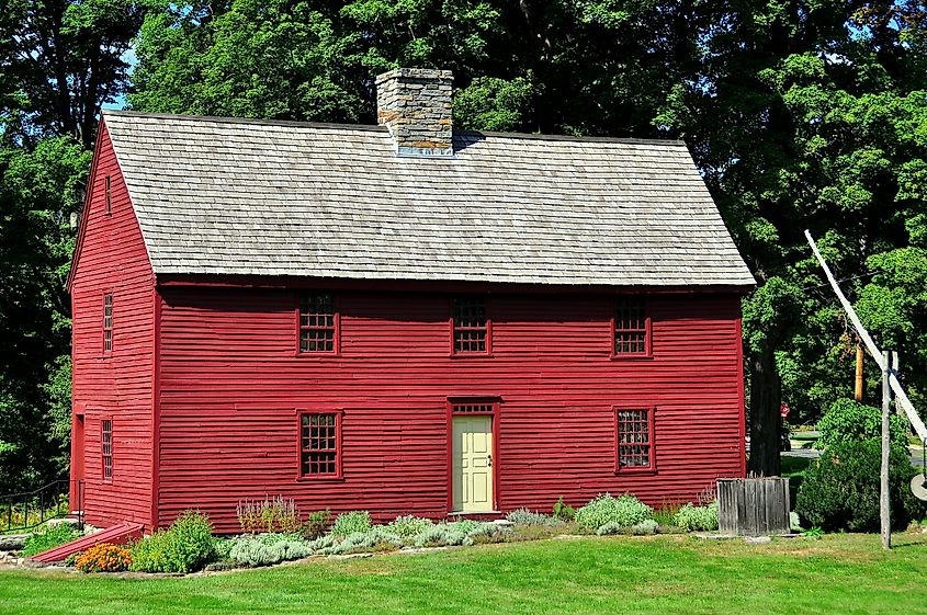 Woodbury, Connecticut: Circa 1680 wooden clapboard Hurd House