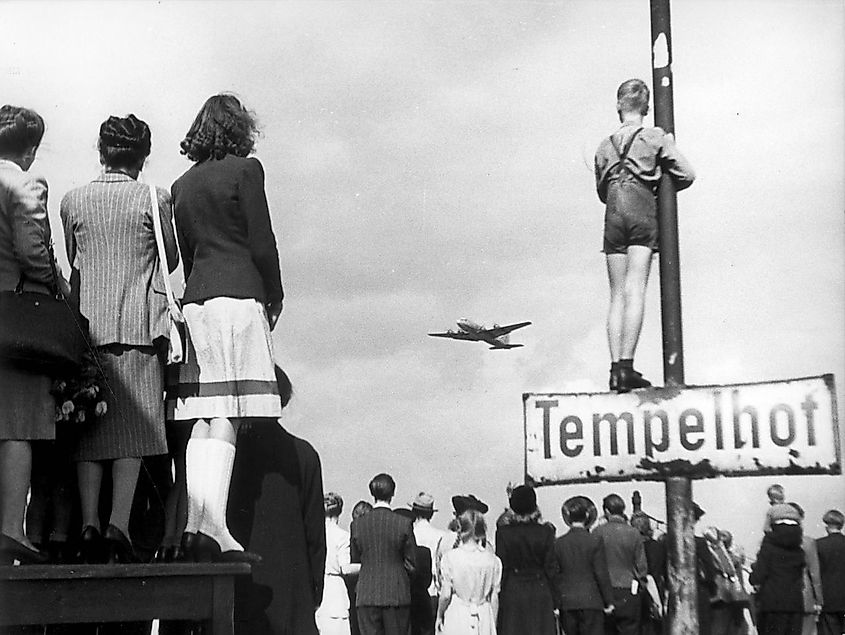 Germans watching supply planes at Tempelhof
