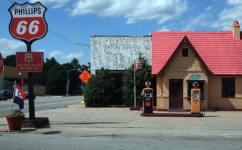 Phillips 66 Station in Baxter Springs, Kansas. (Image credit: Gorup de Besanez via Wikimedia Commons.)