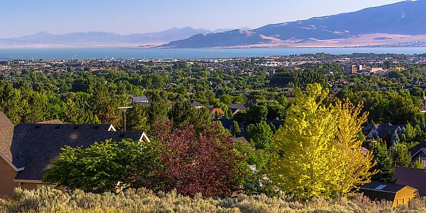 Houses around Utah lake in Orem Utah