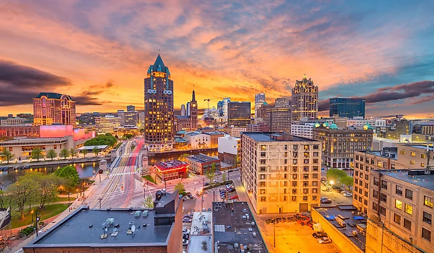 Milwaukee, WIsconsin, USA downtown skyline at dusk.