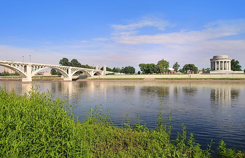 Lincoln Memorial Bridge over the Wabash River near the George Rogers Clark National Historical Park in Vincennes, Indiana. 