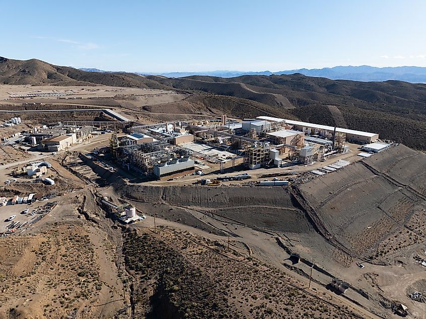 Rare earths mine in Mountain Pass, California (newsshooterguy via Shutterstock)