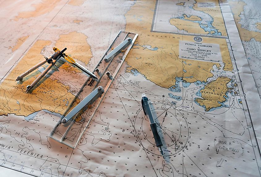 Drawing a map using a beam compass