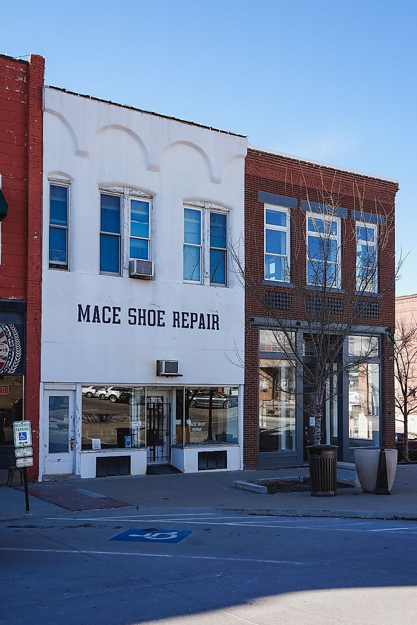 A shoe repair business in the historic town square in Liberty, Missouri. Editorial credit: Logan Bush / Shutterstock.com