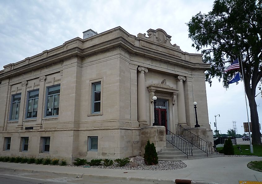 The Stephenson Public Library in Marinette, Wisconsin, built in 1903. Bobak Ha'Eri, CC BY 3.0 <https://creativecommons.org/licenses/by/3.0>, via Wikimedia Commons