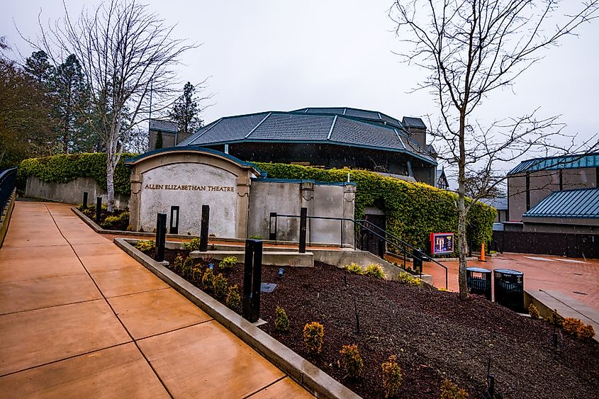 Allen Elizabethan Theater in Ashland, Oregon, via Manuela Durson / Shutterstock.com