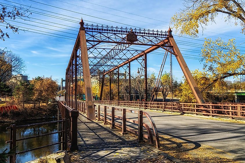 1887 Bridge over the Mississippi River to Nicollet Island, Cleveland, Ohio.