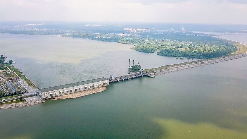 La central hidroeléctrica de Novosibirsk es una central hidroeléctrica en el río Ob en el barrio soviético de la ciudad de Novosibirsk