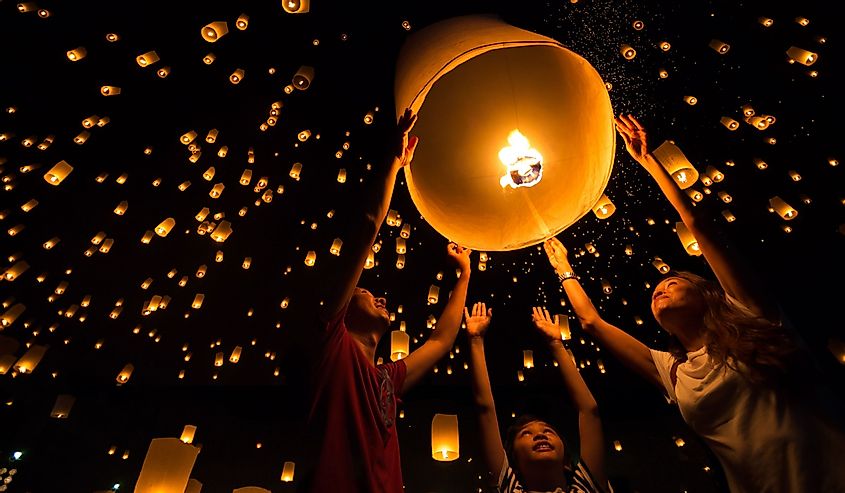 Thai's Family release sky lanterns to worship buddha's relics in yi peng festival, Chiangmai thailand