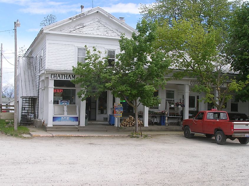 Front view of the Chatham General Store in Medina, Ohio.