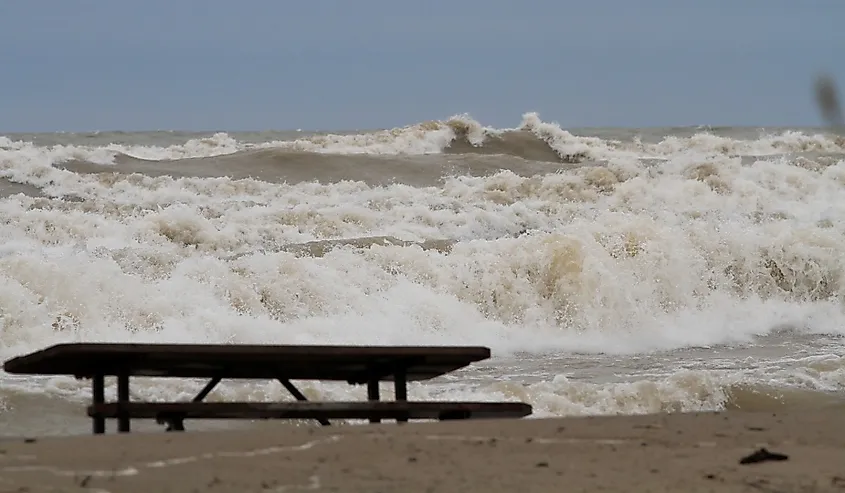 Lake Erie big waves May 2019 Ontario
