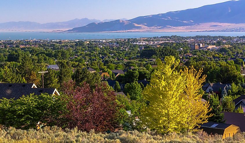Homes around Utah lake and mountain in Orem Utah