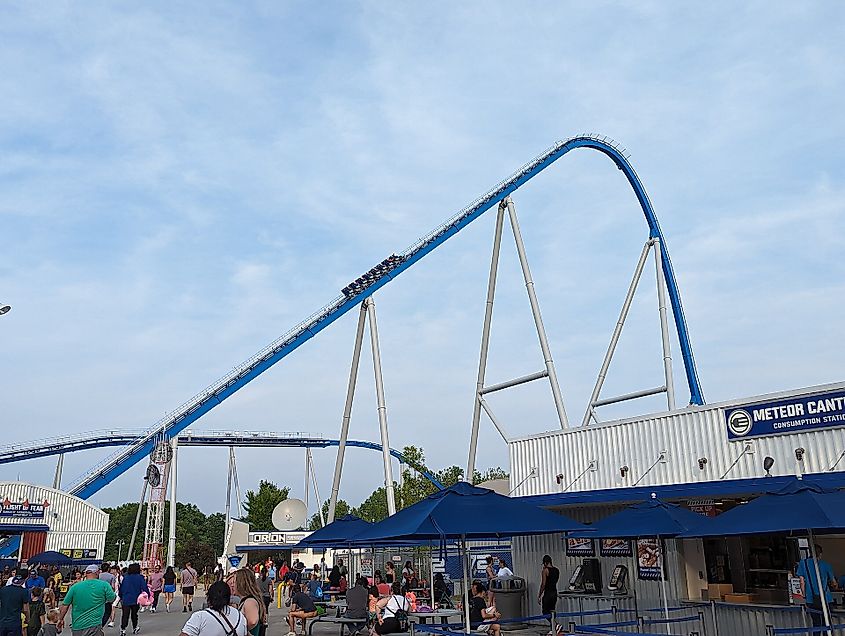 The initial climb on Orion at Kings Island. By Jeremy Thompson - https://www.flickr.com/photos/rollercoasterphilosophy/53011531030/, CC BY 2.0, https://commons.wikimedia.org/w/index.php?curid=133763609
