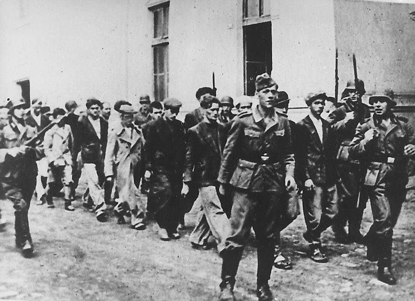 Germans escorting people from Kragujevac and its surrounding area to be executed