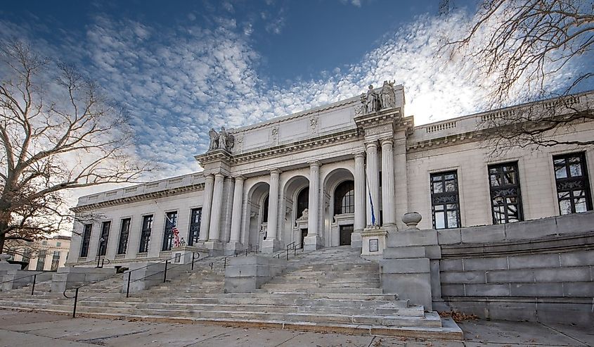 View of the Italian Renaissance styled Connecticut State Library and Supreme Court Building. Built in 1910 by Barber and Hapwood.