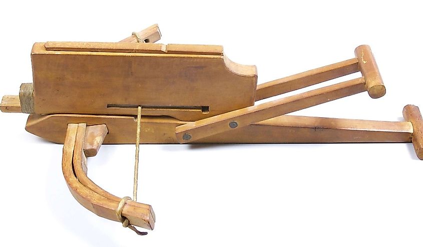  A complete and in perfect condition Chinese repeating crossbow. 