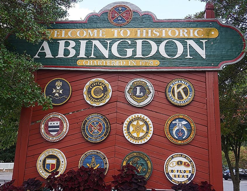 The Abingdon welcome sign, with historic government seals.