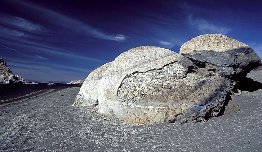 Tufa Mounds, limestone formations, Pyramid Lake, Nevada