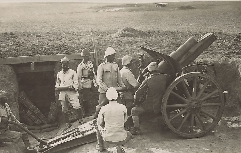 Ottoman artillery at Hareira in 1917 to defend against the British advance into southern Palestine.