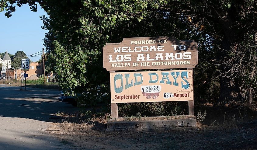 A sign saying "Welcome to Los Alamos Valley of the Cottonwoods".