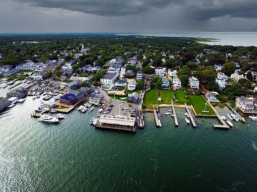 Edgartown Harbor, with the Edgartown Memorial Wharf (center), via By Photograph by D Ramey Logan, CC BY-SA 4.0, https://commons.wikimedia.org/w/index.php?curid=63077225