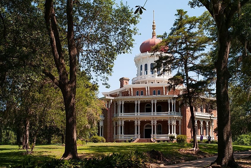 Longwood Plantation Octagon House, an Antebellum Victorian Octagonal Mansion, via Dietmar Rauscher / Shutterstock.com