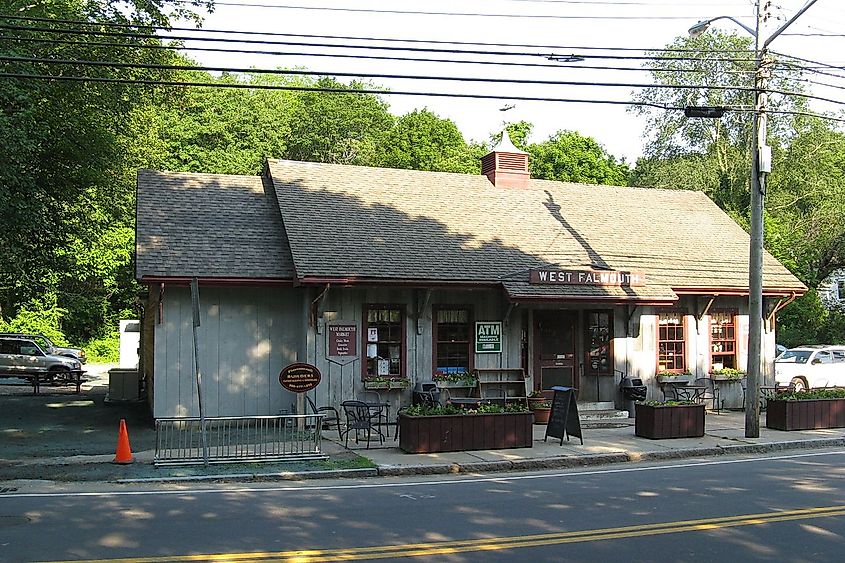 West Falmouth Market, West Falmouth Massachusetts. Image credit John Phelan via Wikimedia Commons