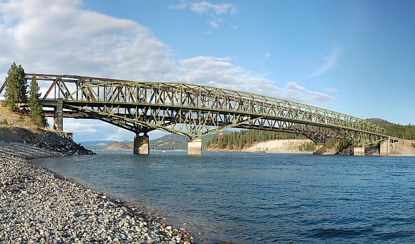 The twin bridges spanning the Columbia River at Kettle Falls, Washington