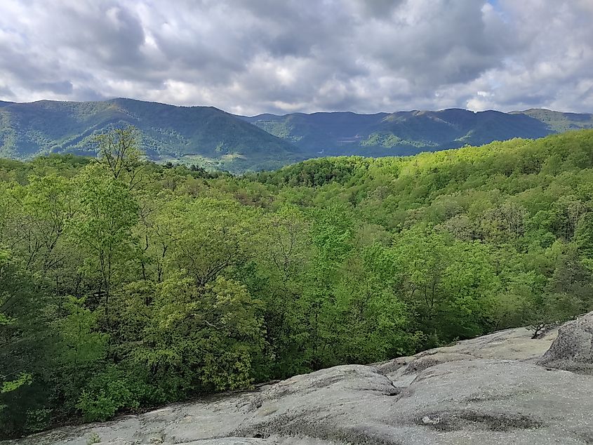 Scenic view at Kingdom Come State Park, Kentucky. Via Shutterstock / Paul Kazmierczak.