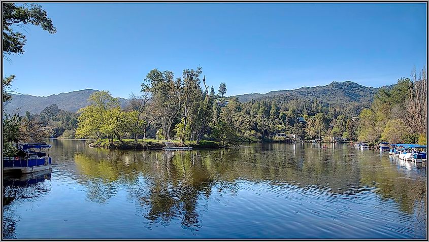 Malibou Lake. Image Credits: tdlucas5000, CC BY 2.0, via Wikimedia Commons