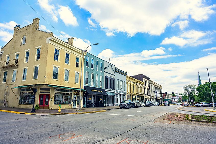 Urban downtown street in Bowling Green, Kentucky. Editorial credit: Jantira Namwong / Shutterstock.com