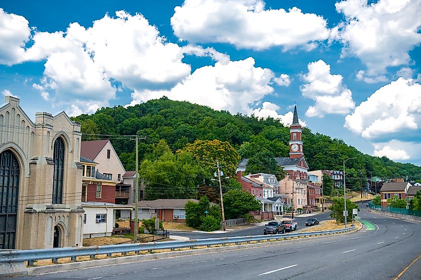 Churches along the road in the center of the old town of Cumberland, Maryland. Image credit:Kosoff / Shutterstock.com.