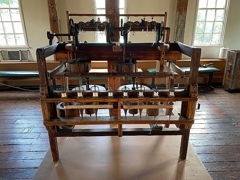 Birthplace of American industrial revolution.Pawtucket, Rhode Island: Cotton spinning and weaving powered machinery.