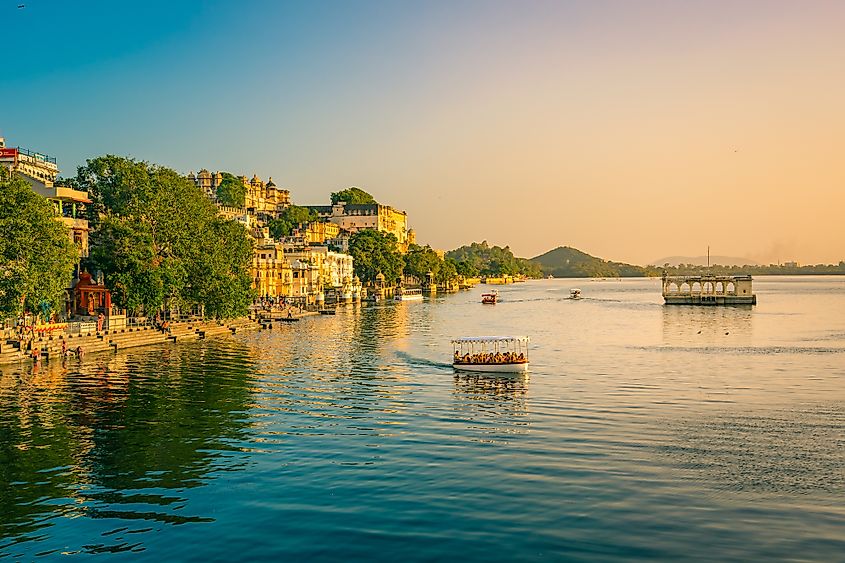 Udaipur lake pichola sunset