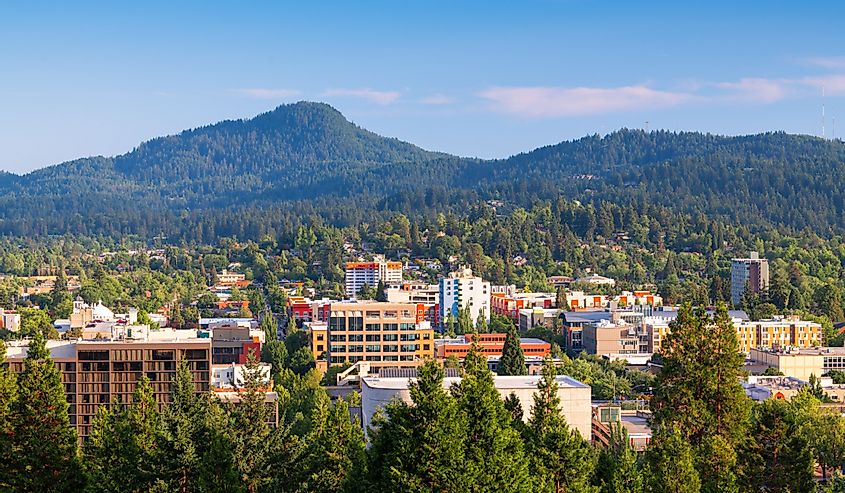 Eugene, Oregon, downtown cityscape and mountains in the afternoon