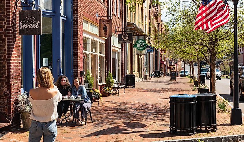 'Downtown Sweet' coffee shop, Jonesborough, Tennessee.