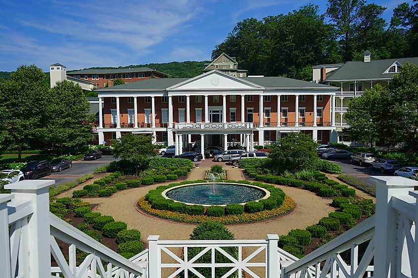 Facade of the Omni Bedford Springs Resort hotel in Bedford, Pennsylvania.