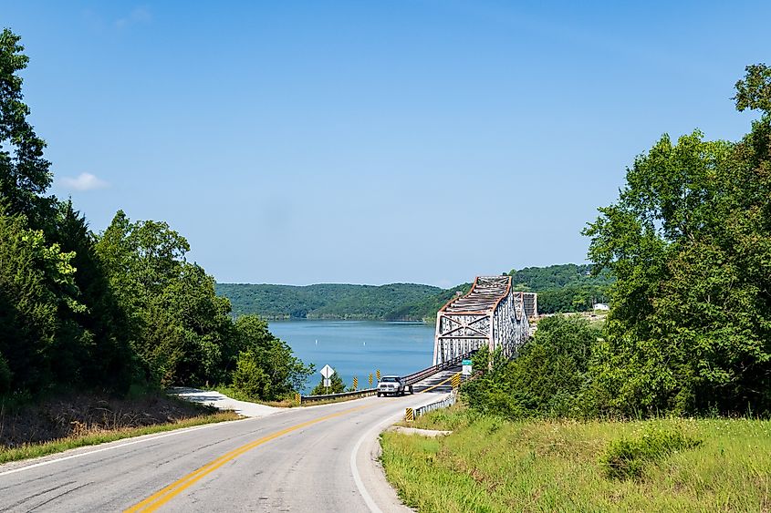 Approaching Kimberling Bridge on Route 13 crossing Table Rock Lake, via Rosemarie Mosteller / Shutterstock.com