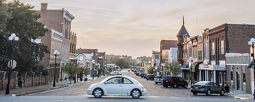 Street view in Marysville, Kansas, via https://www.travelks.com/kansas-magazine/articles/post/favorite-small-towns-in-kansas/